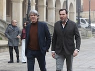 Carlos Martínez y Óscar Puente, este lunes a su llegada a un desayuno informativo en Soria.