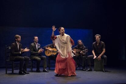 Isabel Bayón durante la representación de su obra 'Yo soy' en el Teatro Central de Sevilla.