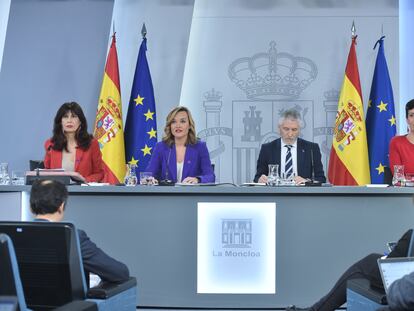 Ana Redondo, Pilar Alegría, Fernando Grande-Marlaska y Elma Saiz, tras la reunión de un Consejo de Ministros extraordinario con motivo del 8M.