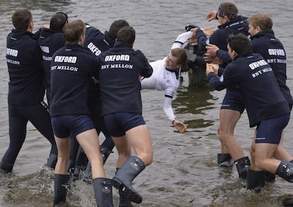 Oxford University celebra en las aguas su título.