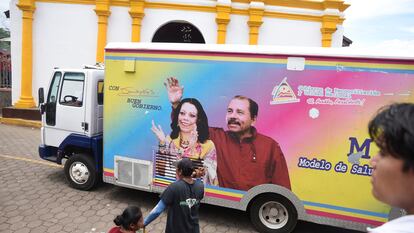 Propaganda de la pareja gubernamental nicaragüense, Daniel Ortega y Rosario Murillo.