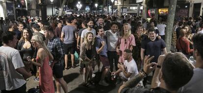 Macro 'botellón' en la Rambla del Born