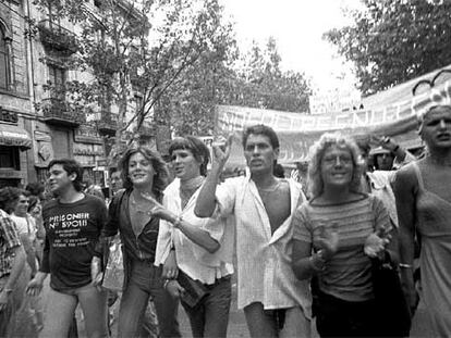 Primera manifestación del orgullo gay, lésbico y transexual en Barcelona, en 1977.