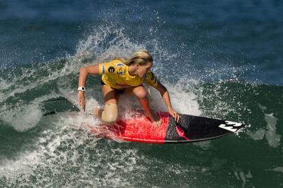 Laura Enever durante el primer día del torneo femenino de surf ASP en Barra de Tijuca, Rio de Janeiro, Brasil.