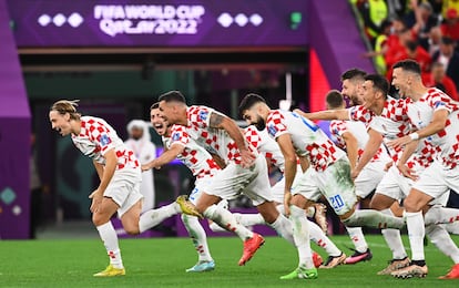 Los jugadores de Croacia celebran la victoria ante Brasil tras su encuentro de cuartos de final del Mundial de Qatar 2022, en Doha el pasado viernes.