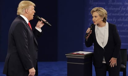 Trump e Clinton, no debate do dia 9 de outubro.