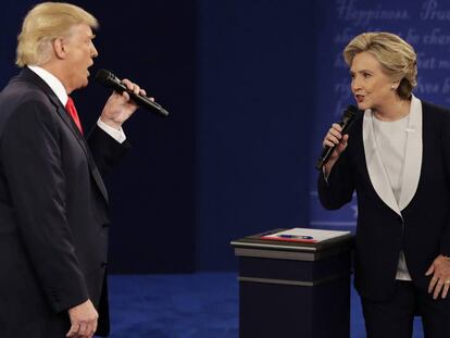 Trump e Clinton, no debate do dia 9 de outubro.