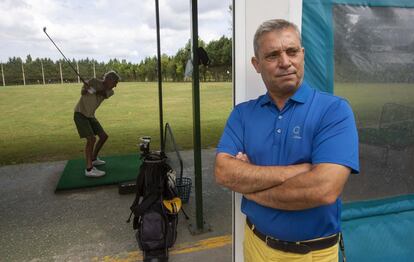 Eduardo Celles, entrenador de Rahm, en su escuela. 