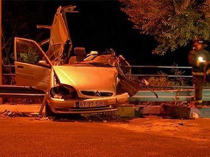 Vehículo del fallecido tras ser embestido por uno de los coches de la carrera.