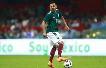 Fabián, durante un partido con la selección de México.