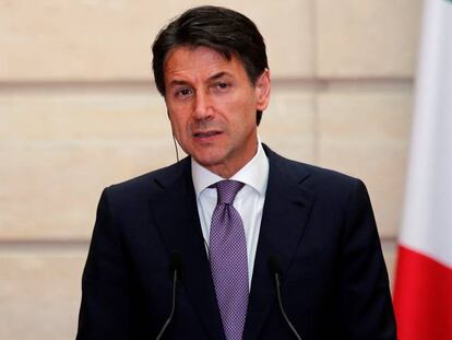 El primer ministro italiano, Giuseppe Conte, en una rueda de prensa en Par&iacute;s (Francia). 