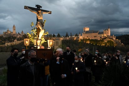 Vía crucis celebrado el pasado miércoles en Segovia con una imagen de Cristo del siglo XVII.