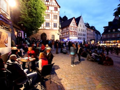 La plaza Tiergärtnertor, junto a la parte noroeste de la muralla medieval de Núremberg.