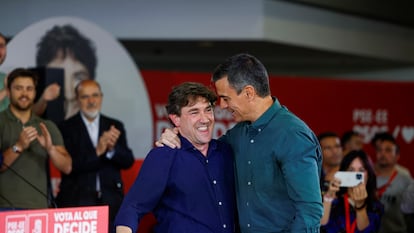 Pedro Sánchez y Eneko Andueza, en un acto del PSOE durante la campaña.