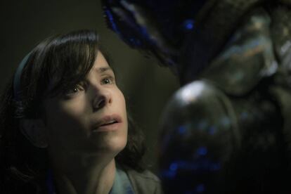 Sally Hawkins e Doug Jones em 'A Forma da Água'.