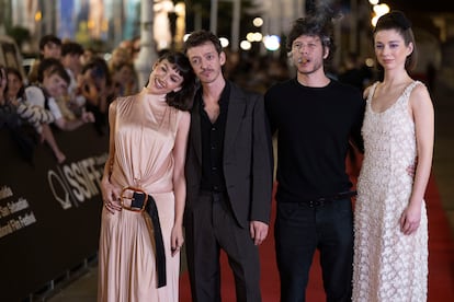 El director Luis Ortega (2d) y los actores Nahuel Pérez Biscayart (2i), Úrsula Corberó (i) y Mariana Di Girolamo, presentan 'El Jockey' en la sección Horizontes Latinos del festival.