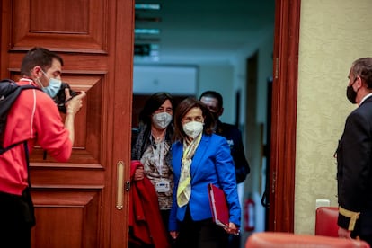 La ministra de Defensa, Margarita Robles, a su llegada a la Comisión de Defensa, en el Congreso.