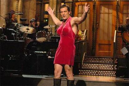 Antonio Banderas, durante su actuación en el programa <i>Saturday Night Live,</i> de la NBC.