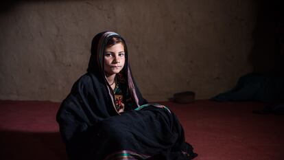 Nazgul, de nueve años, en el asentamiento de Shahrak e Sabz (Herat), en noviembre.