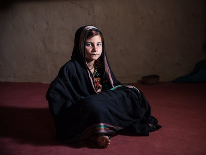Nazgul, de nueve años, en el asentamiento de Shahrak e Sabz (Herat), en noviembre.