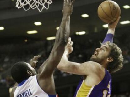 Gasol lanza ante Maxiell.