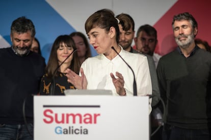 La candidata de Sumar en Galicia, Marta Lois, durante la rueda de prensa celebrada tras conocer los resultados. La coalición izquierdista ha obtenido tan solo un 1,88% de los votos y no tendrá representación en el Parlamento gallego.