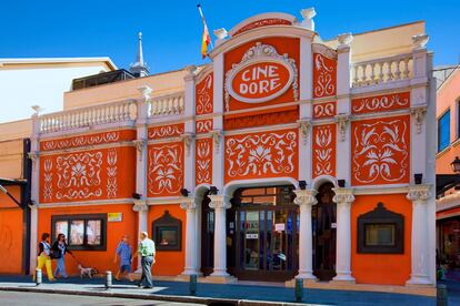 El cine Doré de Madrid fue construido en 1912, pero su actual configuración corresponde a 1923. Hoy alberga los cines de la Filmoteca Española.