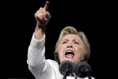 La candidata demócrata Hillary Clinton da un discurso durante un mitin, en Fort Lauderdale, Florida, el 1 de noviembre.