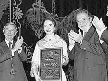 Elena Arzak; el presidente honorífico de la Academia Internacional de Gastronomía; el presidente, Giuseppe Dell'Osso, y el responsable de la Academia vasca de Gastronomía Federico Lipperheide.