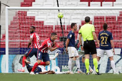 Luis Suárez celebra el gol de la remontada ante Osasuna este domingo en el Wanda Metropolitano.
