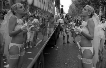 Chica con velo. Marcha Gay, 2005.