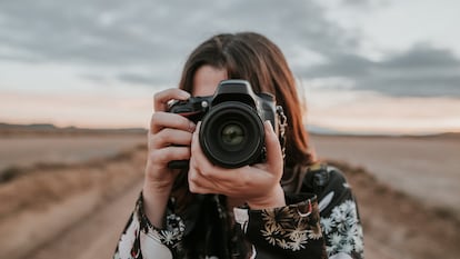 Personaliza los controles de las fotografías gracias a la infinidad de ajustes y herramientas que ofrecen este tipo de cámaras. GETTY IMAGES.