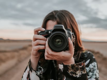 Personaliza los controles de las fotografías gracias a la infinidad de ajustes y herramientas que ofrecen este tipo de cámaras. GETTY IMAGES.