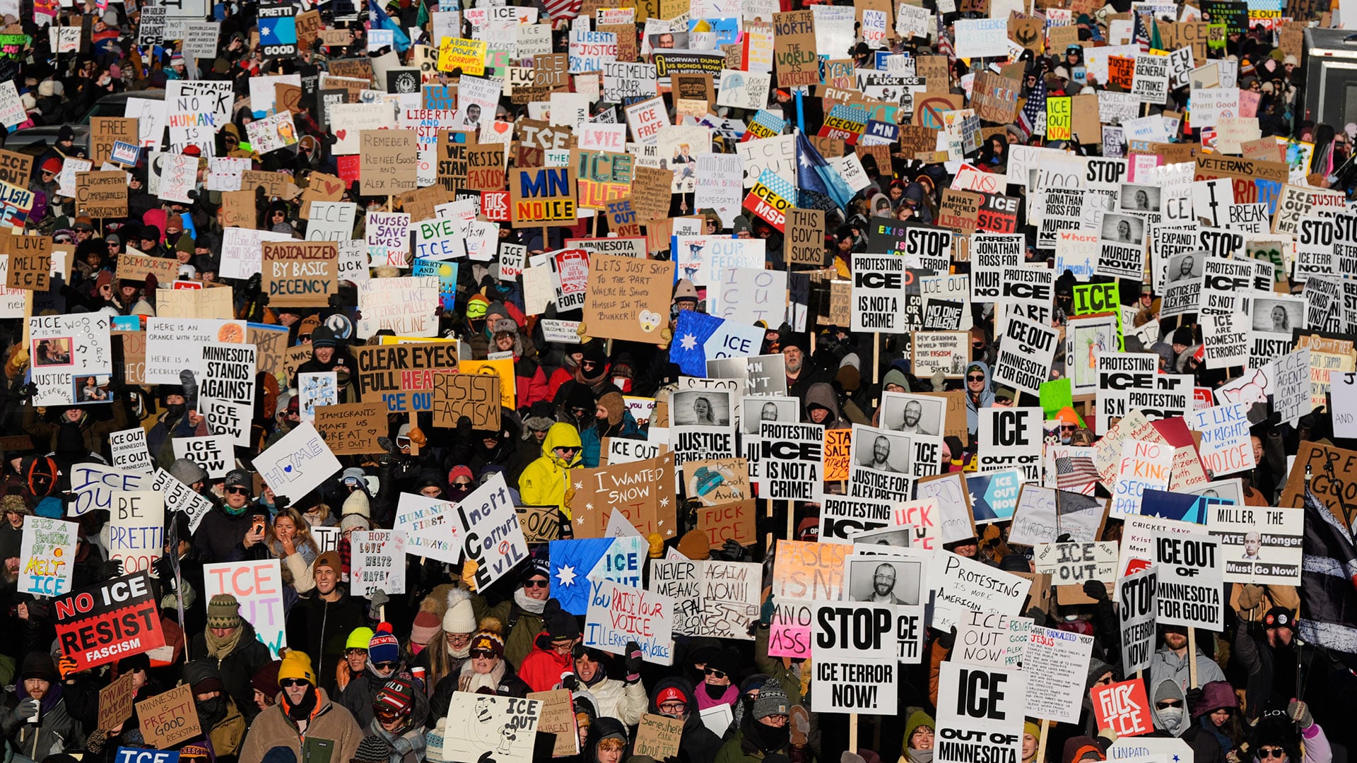 Miles de personas (y Bruce Springsteen) toman las calles de Minneapolis en una protesta contra Trump