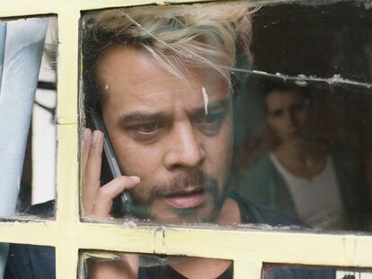 El actor mexicano Leonardo Ortizgris en una escena de la película 'Amores Modernos' .