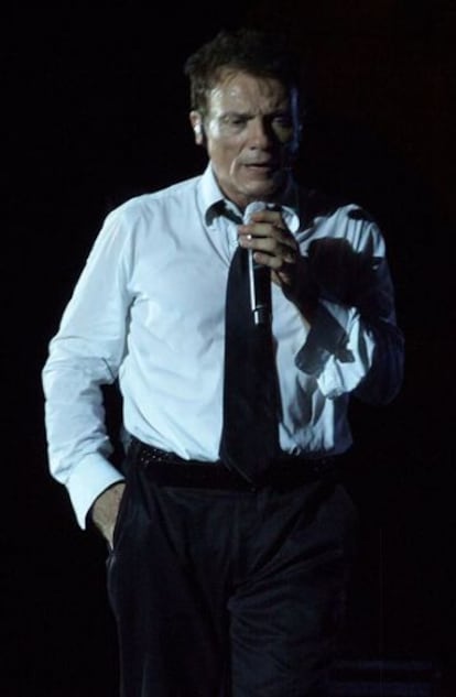 Massimo Ranieri, en un concierto en Sicilia, en 2009.