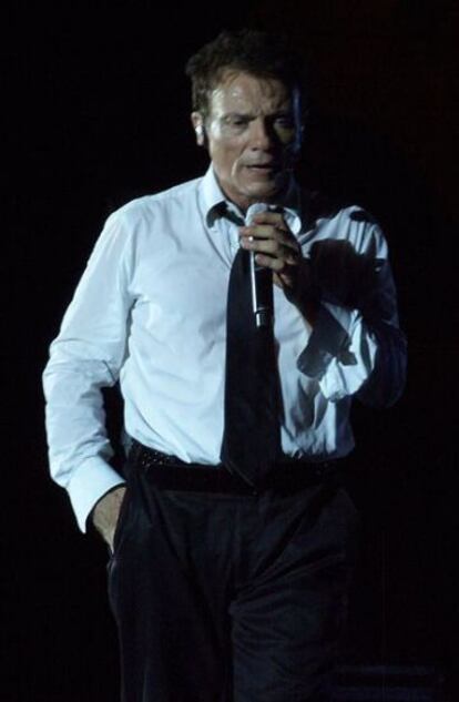 Massimo Ranieri, en un concierto en Sicilia, en 2009.