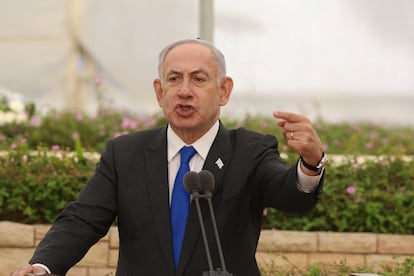 El primer ministro israel, Benjamin Netanyahu, el 18 de junio en una ceremonia estatal en el cementerio Nachalat Yitzhak en Givatayim, Israel.