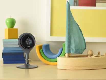 C&aacute;mara de seguridad inteligente de Nest para los hogares.