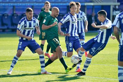Battaglia marca el único gol del partido ante el Huesca este domingo en Mendizorroza.