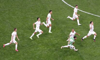 Los jugadores del conjunto de Luis Enrique celebran el pase a semifinales.