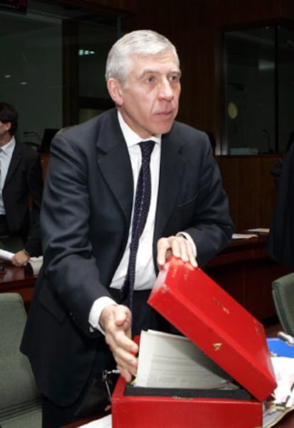 El británico Jack Straw, al comienzo de la reunión del Consejo de Asuntos Generales de hoy en Bruselas.