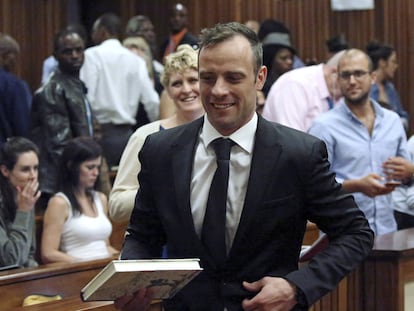 Oscar Pistorius reacts after he was granted bail as he leaves the North Gauteng High Court in Pretoria, South Africa after his bail hearing December 8, 2015.