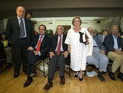 Almunia, Bono, Solchaga, María Antonia Iglesias y Barrionuevo, durante la presentación del libro.