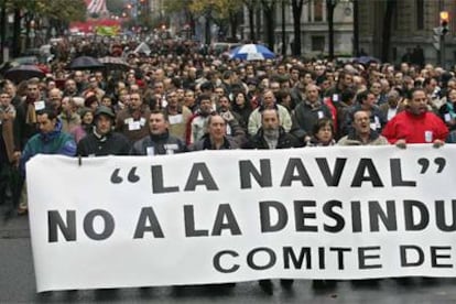 Cabecera de la manifestación de ayer en Bilbao por el futuro público del astillero La Naval.