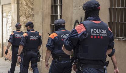 Diversos agentes de los Mossos d'Esquadra en Barcelona.