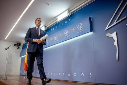 El líder del PP, Alberto Núñez Feijóo, durante la rueda de prensa en el Congreso, este martes.