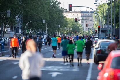 Adults take exercise on a Madrid street at the weekend. During these periods it has been impossible to maintain safe distances in some areas.