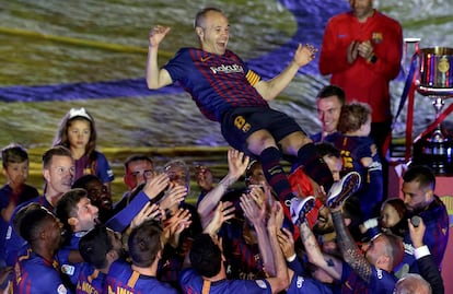 Iniesta, en 2018 tras su último partido con el Barça.