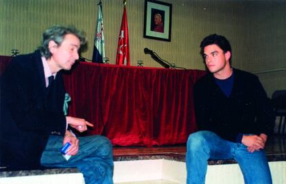 Michi Panero y Javier Parra durante un coloquio sobre la película 'El desencanto'.